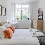 1br Retreat In Prime Location By Lovelystay