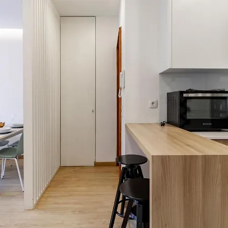 1br Retreat In Prime Location By Lovelystay Appartamento Oporto